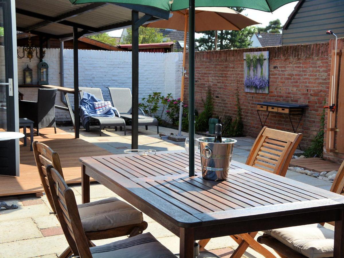 Lovely Holiday Home In Noordwijkerhout Near Lake Exterior photo
