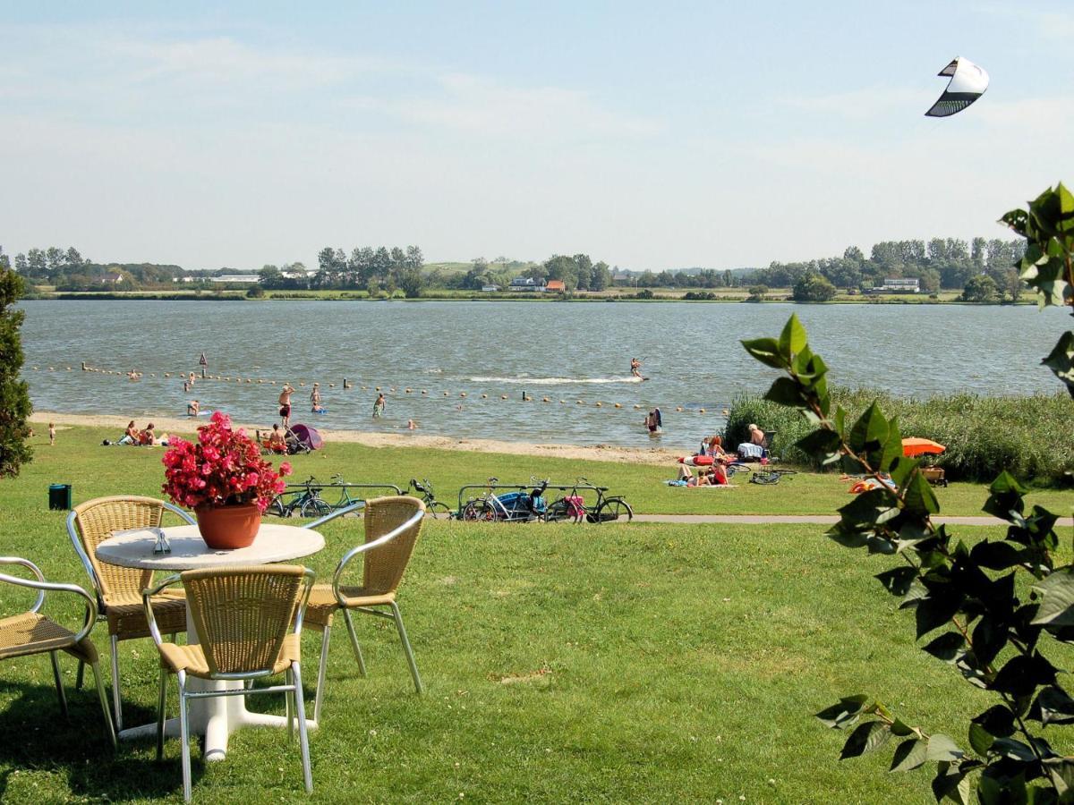 Lovely Holiday Home In Noordwijkerhout Near Lake Exterior photo